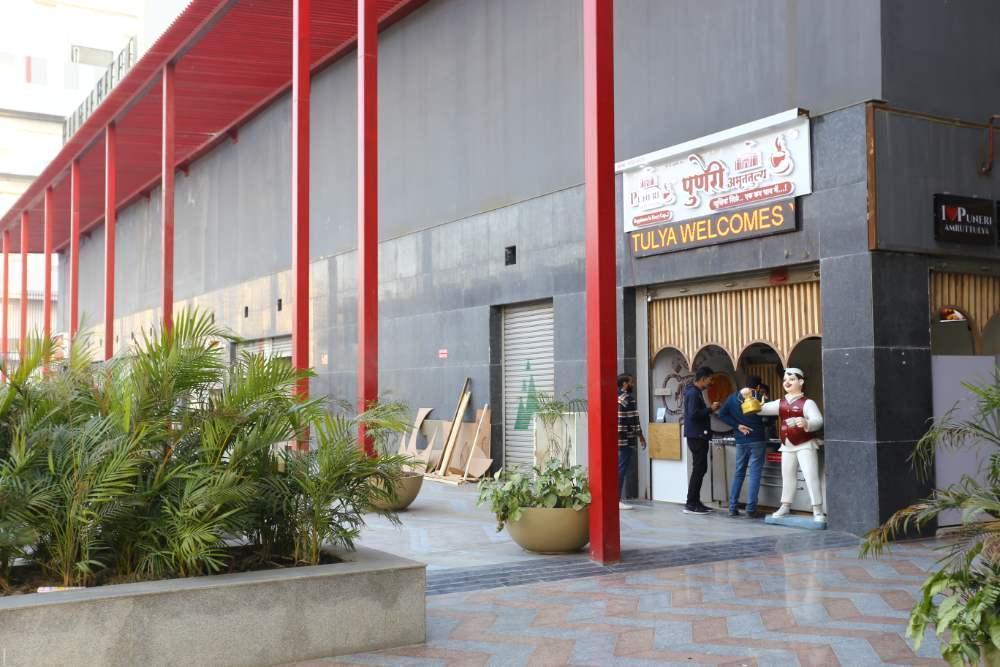 Gaur City Center High-street Shopping Arcade